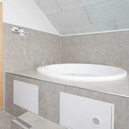 Five-bedroom In Bogense