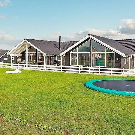 Five-bedroom In Holiday home