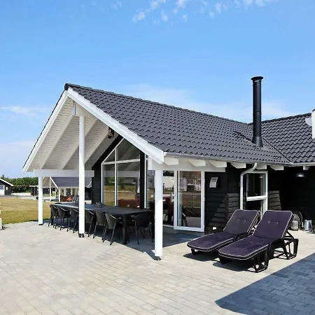 Five-bedroom In Bogense